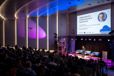 publikum na konferencii