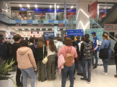 Mass of participants at the Science Night event