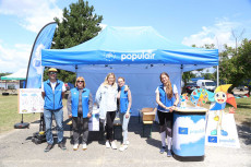 team populair, photo of five people