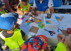 production of badges for children with the populair logo