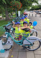 participants in an event promoting bicycle mobility