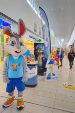 The mascot of the festival - a rabbit - at the populair project stand