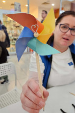 Air quality manager together with a colorful propeller