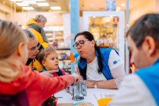 Spoločná výroba vrtuliek z ceruzky a papiera