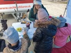 activities with children, making propellers from pencil and paper