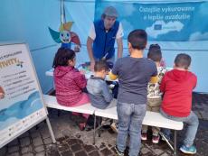 Info point with kids