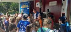Info point with kids