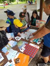 Kids at the info point