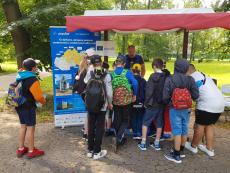 Kids at the info point