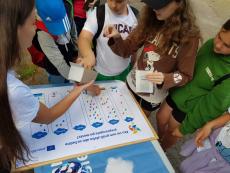 Kids at the info point