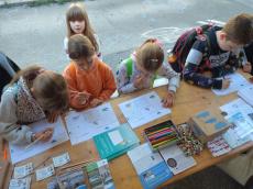 Kids at the info point