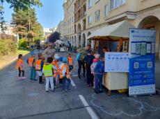 Kids at the info point