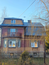 Dron nad rodinným domom